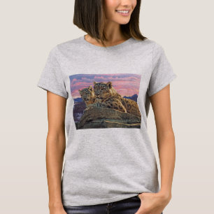 Schneeleopardenmutter und Jungtier - T-Shirt