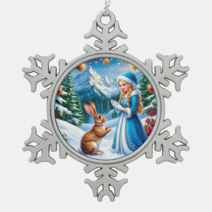 Schneemädchen in einer winterlichen Waldszene mit Schneeflocken Zinn-Ornament