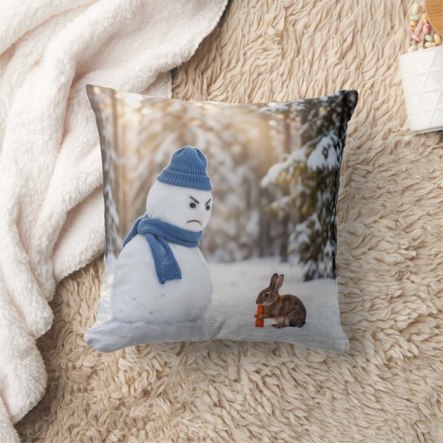 Schneemann, der einen Hasen böse ansieht Kissen (Decke)