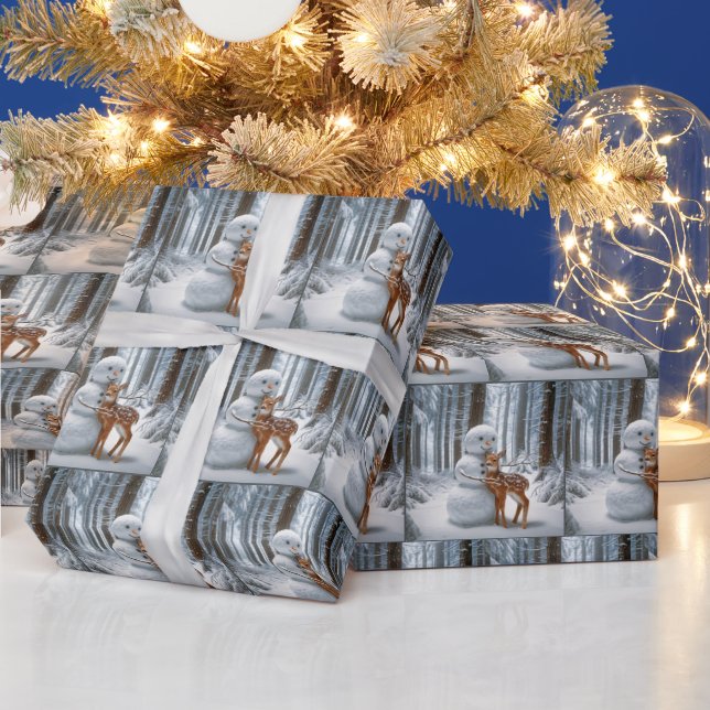 Schneemann, der im Winterwald einen Vater umarmt Geschenkpapier (Feiertage)