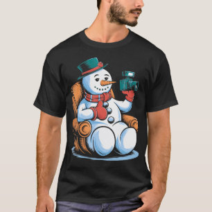 Schneemann Gemütlicher Stuhl Kamera Winter Stimmun T-Shirt