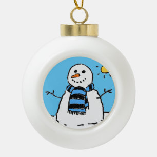 Schneemann in einer Winterszene. Keramik Kugel-Ornament