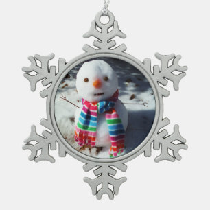 Schneemann mit Rainbow Scarf Schneeflocken Zinn-Ornament