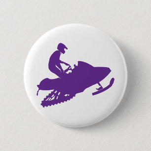 Schneemobilfahrer in Lila Button
