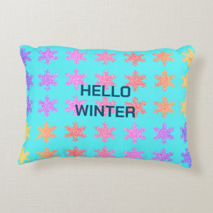Schneemuster Hello Winter Typografie Blau Dekokissen