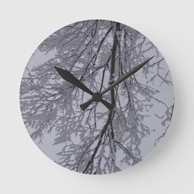 Schneemuster in den Bäumen Runde Wanduhr (Vorderseite)