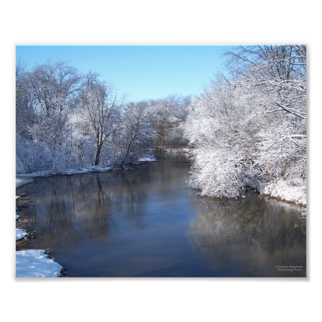 Schneereflektionen am Fluss Fotodruck (Vorne)