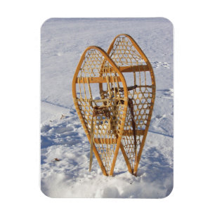 Schneeschuhe im Schnee Magnet