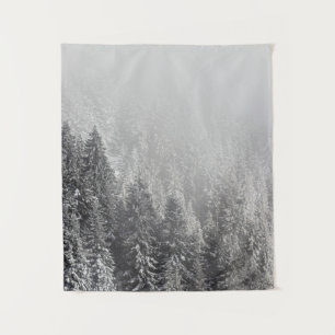 Schneewald in Nebel gewickelt Wandteppich