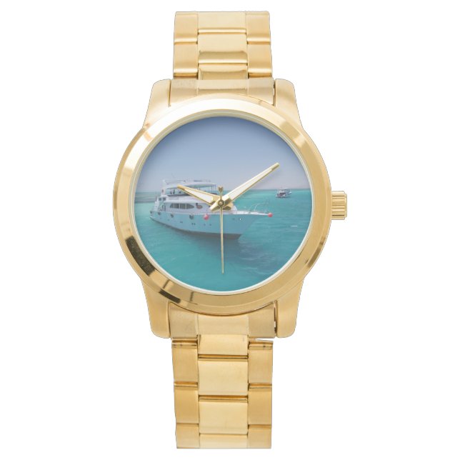 Schneeweiße Yacht in der Nähe der weißen Insel im  Armbanduhr (Vorderseite)