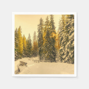 Schneewinterweg mit Pinienbäumen Serviette