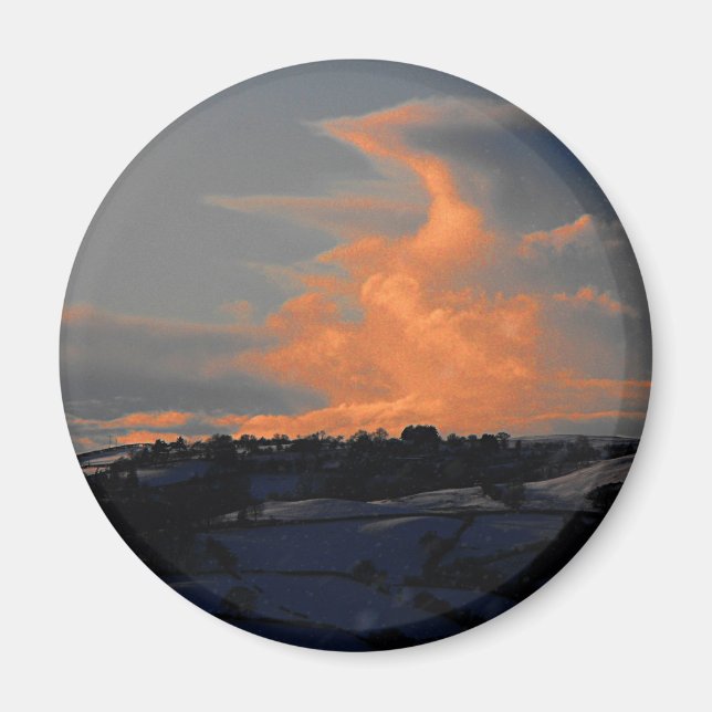 Schneewolken über Newtown, Powys Magnet (Vorne)