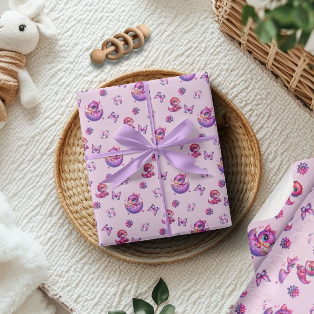 Schnelle Schläge Baby Pink Dinosaur Baby Dusche Geschenkpapier (Baby Shower "Hatching Soon" Lavender Purple Cute Dinosaur Wrapping Paper)