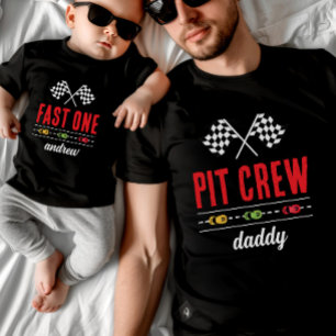 Schneller schwarzer Rennwagen Baby T-shirt