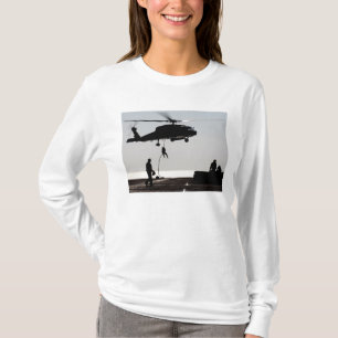 Schnelles Seil des Personals aus einem SH-60F T-Shirt