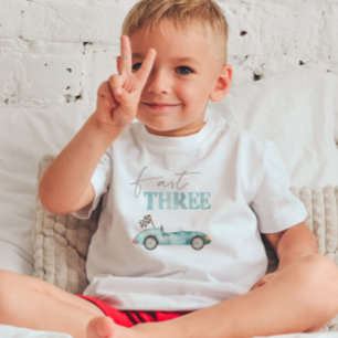 Schnelles THREE Blaues Rennwagen Geburtstags-T-Shi Kleinkind T-shirt