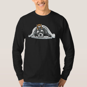 Schnoodle-Hund mit Kuscheltier schlafend dösend T-Shirt