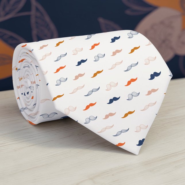 Schnurrbart auf beiger Krawatte (Von Creator hochgeladen)