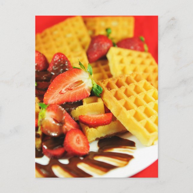 Schokolade, belgische Waffeln und Erdbeeren Postkarte (Vorderseite)