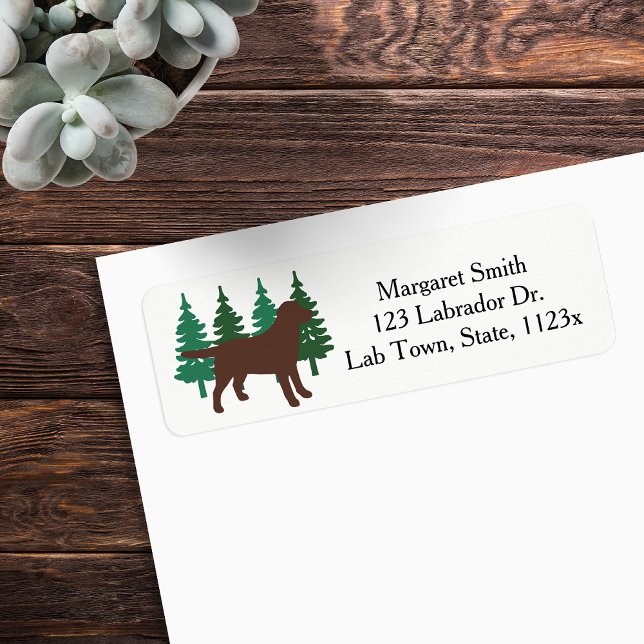 Schokolade Labrador Evergreen Rücksendeadresse (Chocolate Labrador Outline Evergreen Trees Return Address Labels for Labrador Owners.  Silhouette.)