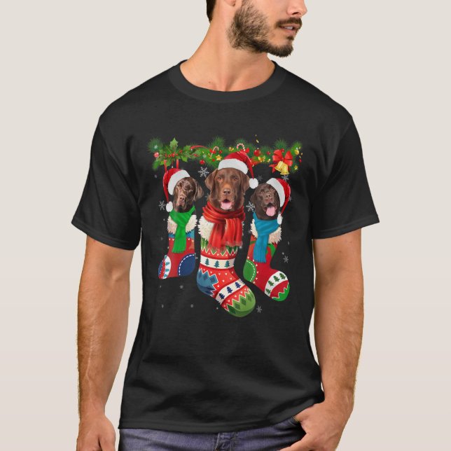 Schokolade Labrador in Weihnachtssocken T-Shirt (Vorderseite)