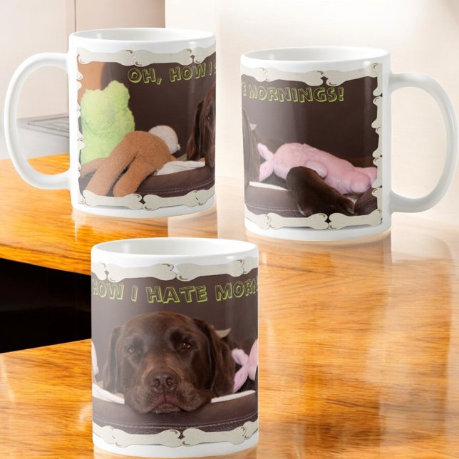 Schokolade Labrador Retriever mit Spielzeug Kaffeetasse (view around the entire design on the ceramic mug)