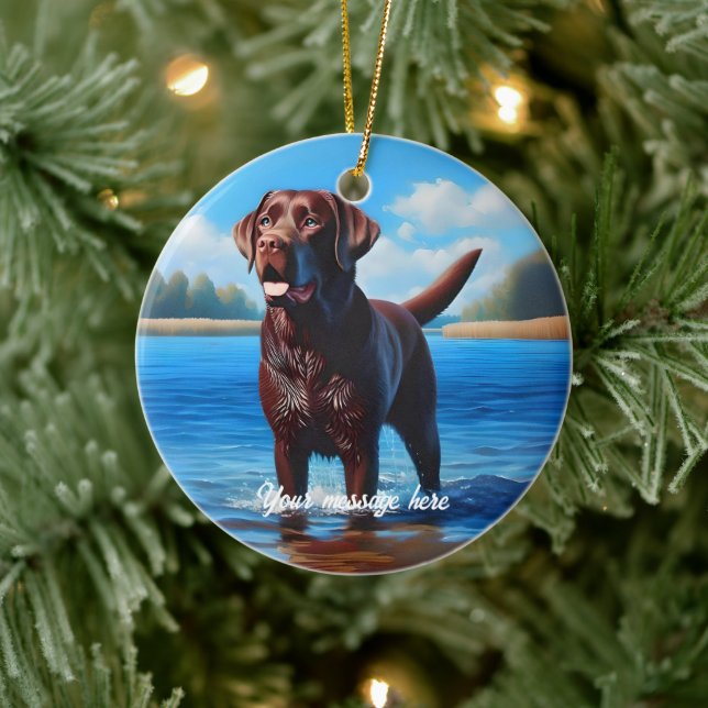Schokolade Labrador und Blauer See Keramik Ornament (Baum)
