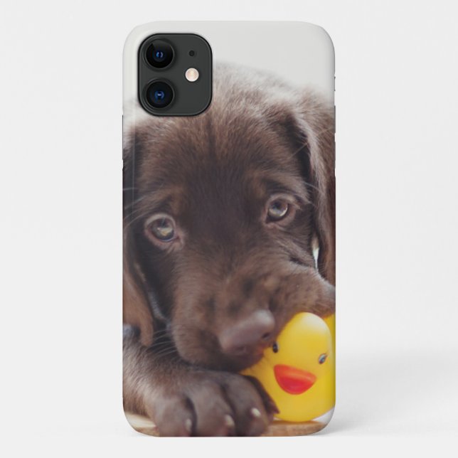 Schokolade-Labrador-Welpe mit Spielzeugente Case-Mate iPhone Hülle (Rückseite)