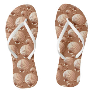 Schokolade und Bräunungsmuscheln auf Kakaobraun Flip Flops
