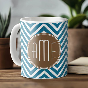 Schokoladen- und Türkis-Chevron-Muster mit Monogra Tasse