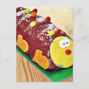 Schokoladenkinderkuchen in Raupenform Postkarte