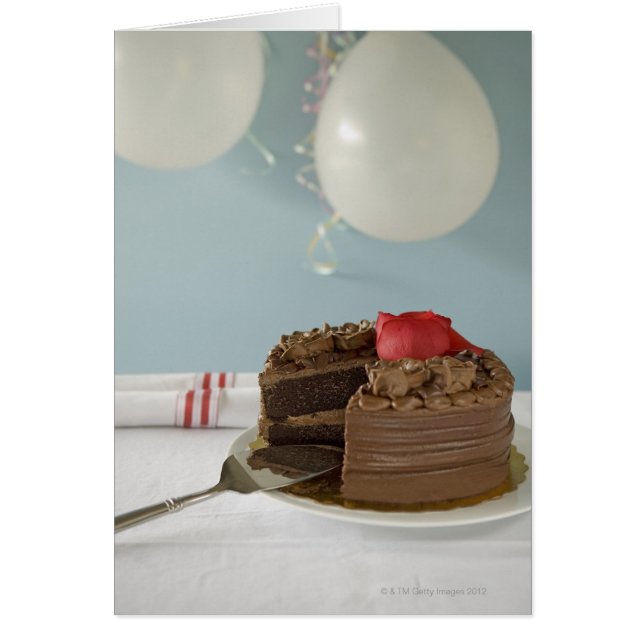 Schokoladenkuchen mit vermisstem Stück auf dem Tis (Vorne)