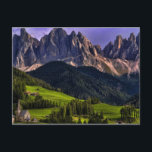 Schöne abgeschiedene einsame Kirche St Maddalena Postkarte<br><div class="desc">COPYRIGHT Bill Bachmann / DanitaDelimont.com | EU16 BBA0162.jpg | Schöne abgeschiedene einsame Kirche St. Maddalena und Dorf im Tal im italienischen Dolomiten Dorf Val Di Funes Berge Italien mit Dolomiten im Hintergrund</div>