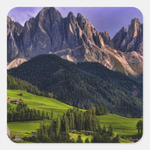 Schöne abgeschiedene einsame Kirche St. Maddalena Quadratischer Aufkleber