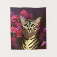Schöne ägyptische Mau Katze in einem Nachtgarten