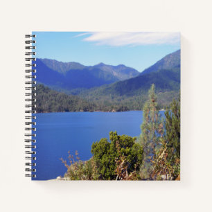 Schöne Aussicht auf die Seen von Whiskeytown... Notizbuch