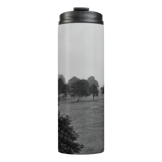 Schöne Bäume und Natur im Nebel Thermosbecher (Vorderseite)