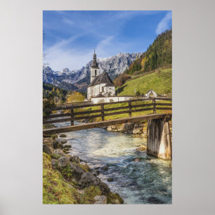 Schöne Berge mit Kirche Poster