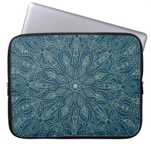 Schöne blaue Spitzen-Ornament, fröhlich Christmasa Laptopschutzhülle