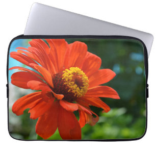 Schöne Blume mit orangefarbenen Blumen Laptopschutzhülle