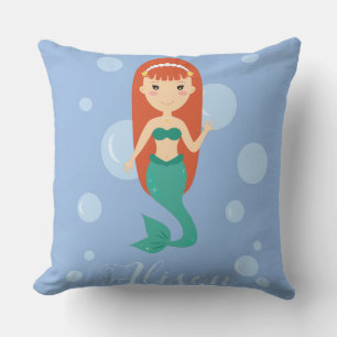 Schöne Cartoon-Meermaid Girl schwimmt im Ozean  Kissen