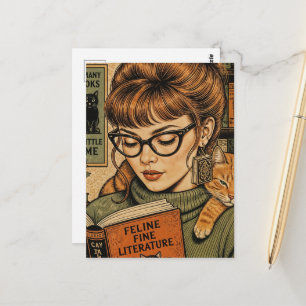 Schöne Dame und ihre Katze beim Lesen Postkarte