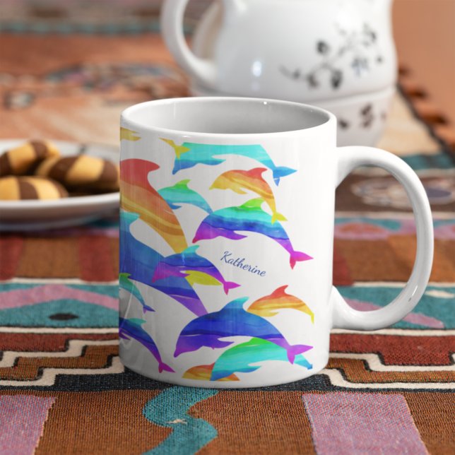Schöne Delphine im Regenbogen mit Vorname Kaffeetasse (Von Creator hochgeladen)
