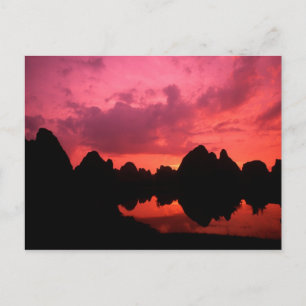 Schöne Farbe bei Sonnenuntergang der Kalksteinberg Postkarte
