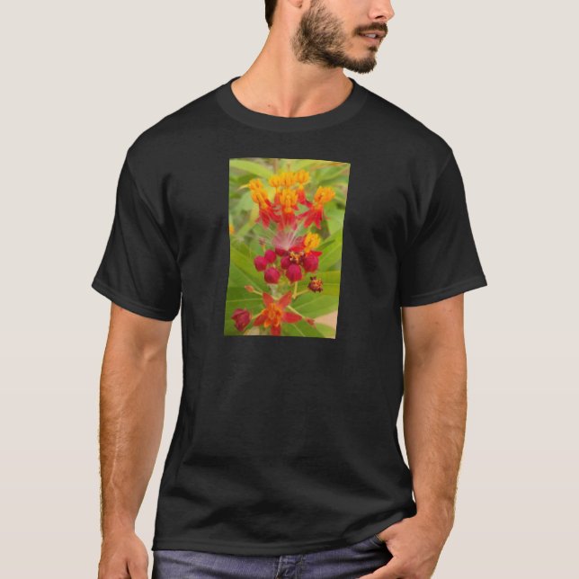 Schöne, farbenfrohe Blüte mit Milkweed Art Printin T-Shirt (Vorderseite)