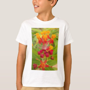 Schöne, farbenfrohe Blüte mit Milkweed Art Printin T-Shirt