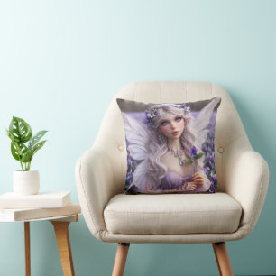 Schöne Februar Fee in Violets Kissen
