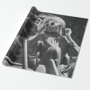 Schöne Frau in Cabriolet Geschenkpapier