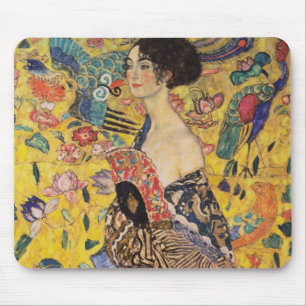 Schöne Frau mit Fan von Klimt Mousepad