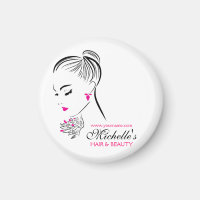 Schöne Frau mit rosa Ohrringen und Branding